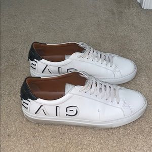 Men AUTHENTIC Givenchy sneakers